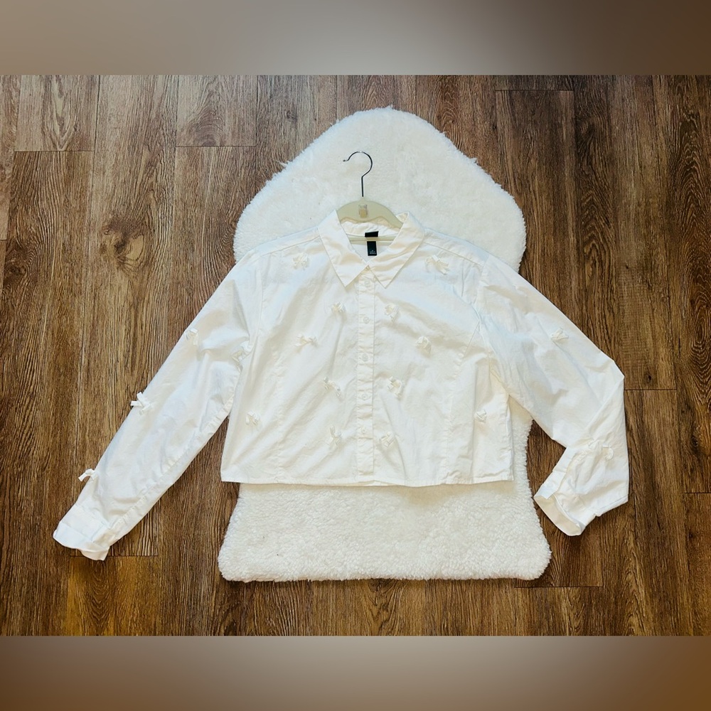 Wild Fable Cream Button-Up Shirt Size Medium